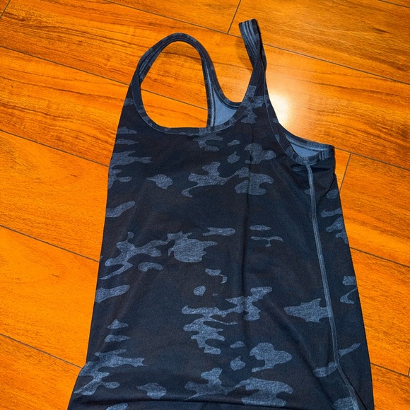 Lululemon 6 Black and Gray Camouflage Tank Top - Picture 4 of 5